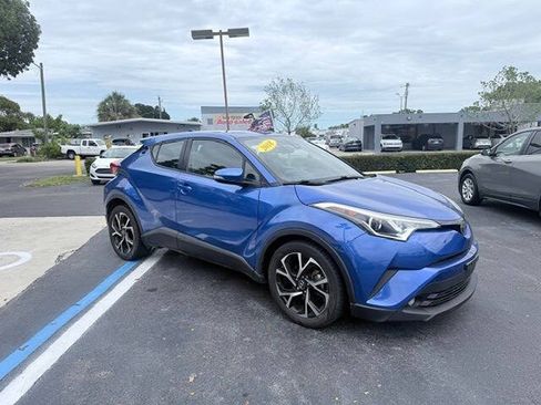 Used 2018 Toyota C-HR XLE FWD image 2