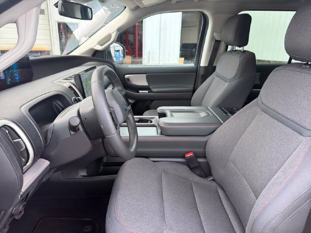 Used 2025 Ford Expedition Max Active AWD/4WD image 11