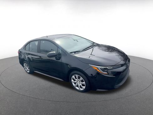 Used 2025 Toyota Corolla LE image 9