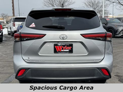 Used 2023 Toyota Highlander L image 13