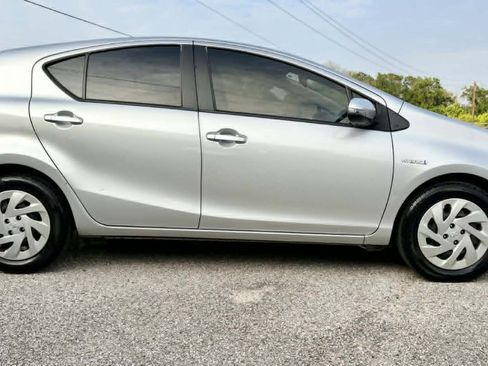Used 2016 Toyota Prius C Three FWD image 4