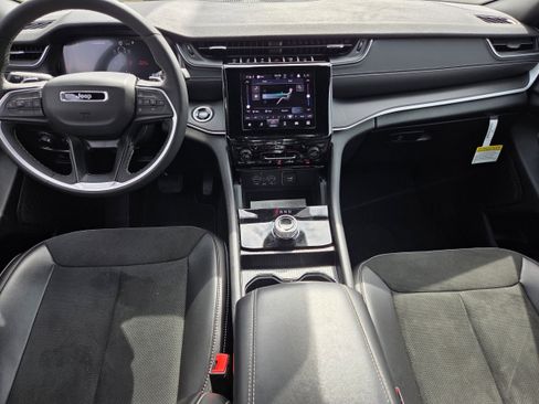 New 2025 Jeep Grand Cherokee L Altitude image 5