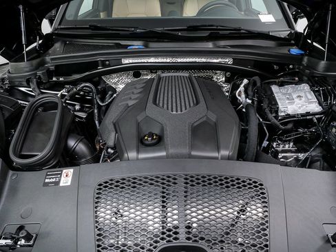 New 2026 Porsche Macan AWD/4WD image 36