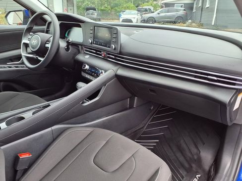 Used 2025 Hyundai Elantra Hybrid FWD image 11