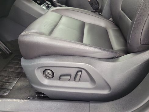 Used 2017 Volkswagen Tiguan Wolfsburg Edition FWD image 19