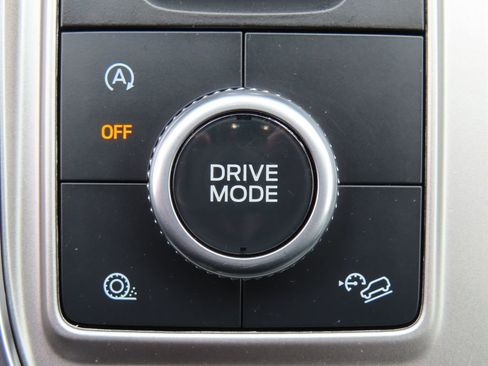Used 2021 Ford Explorer XLT w/ Equipment Group 202A AWD/4WD image 10