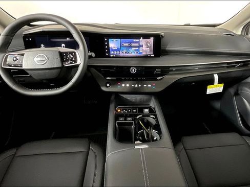 Used 2025 Nissan Murano SV image 2