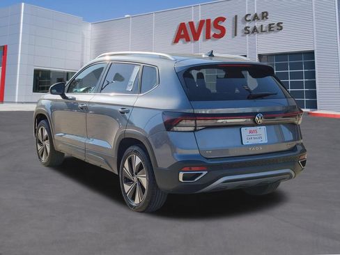 Used 2025 Volkswagen Taos SE AWD/4WD image 9
