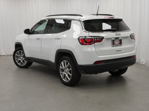 Certified 2024 Jeep Compass Latitude image 16