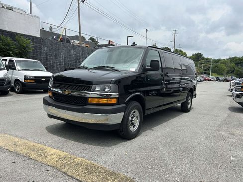 Used 2025 Chevrolet Express 3500 LT w/ LT Preferred Equipment Group RWD image 7