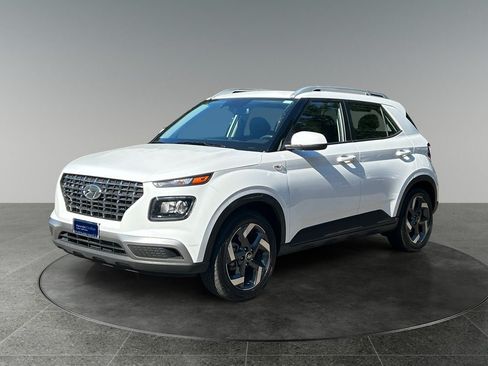 Used 2025 Hyundai Venue SEL FWD image 3