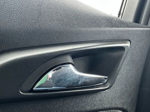 Used 2023 Chevrolet Malibu LT image 38