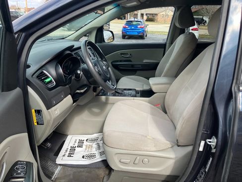 Used 2015 Kia Sedona LX w/ LX Convenience Package image 10