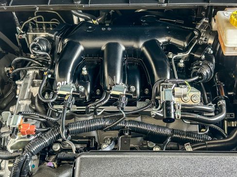 Used 2025 Nissan Pathfinder SV FWD image 27