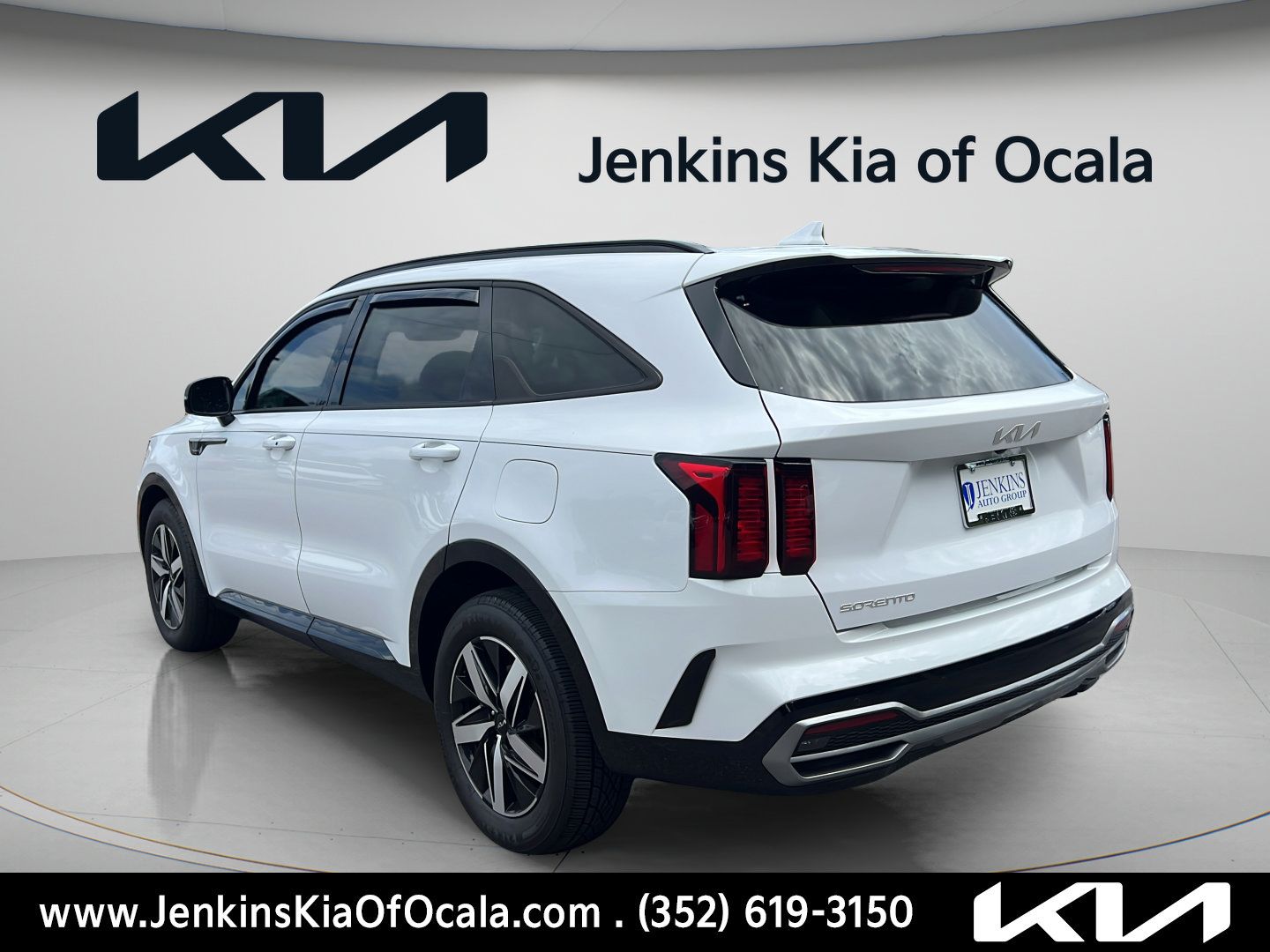 Used 2023 Kia Sorento EX w/ Panoramic Sunroof Package FWD image 5