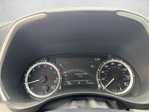 Used 2023 Toyota Highlander XLE FWD image 13