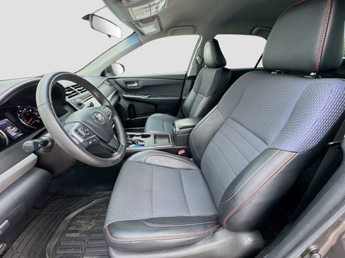 Used 2017 Toyota Camry SE FWD image 13