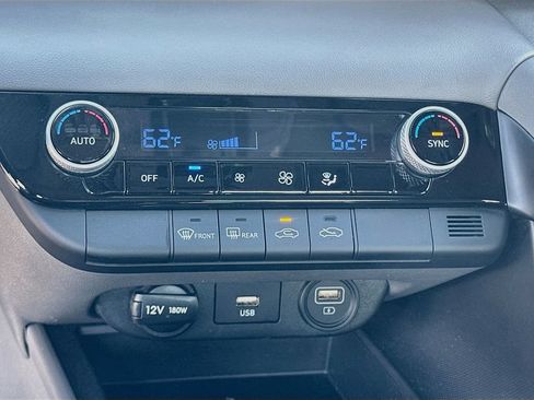 Used 2022 Hyundai Elantra SEL FWD image 15