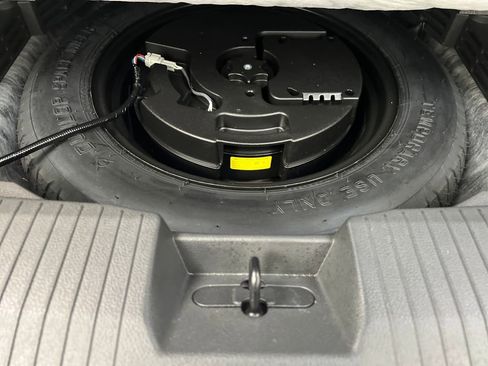 Used 2025 Nissan Rogue SL w/ Tech Package FWD image 34