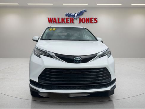 Used 2022 Toyota Sienna LE image 8