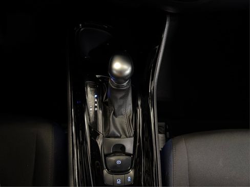 Used 2021 Toyota C-HR XLE FWD image 19