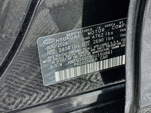 Used 2025 Genesis G70 2.5T RWD image 12