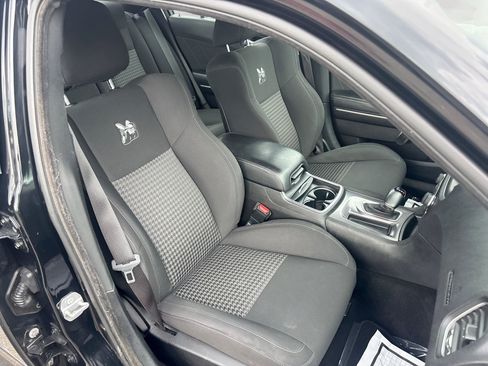 Used 2019 Dodge Charger Scat Pack w/ Dynamics Package RWD image 27