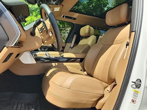 Used 2025 Land Rover Range Rover Long Wheelbase Autobiography image 2