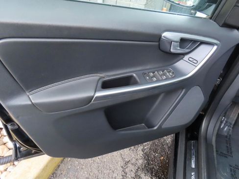 Used 2015 Volvo XC60 3.2 Platinum AWD/4WD image 10