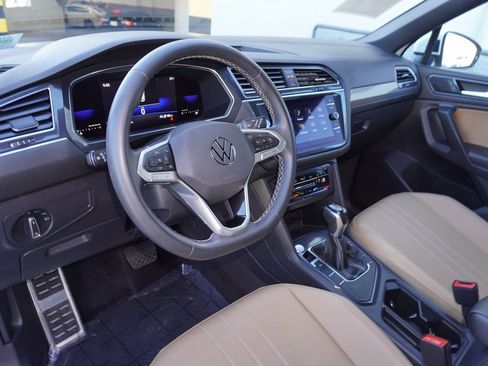 Used 2023 Volkswagen Tiguan SE image 14
