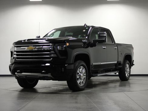 Used 2024 Chevrolet Silverado 2500 High Country w/ Technology Package AWD/4WD image 8