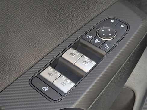 Used 2025 Mitsubishi Outlander SE image 15