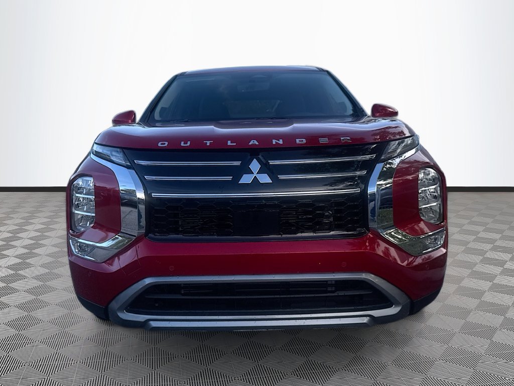 Used 2025 Mitsubishi Outlander SE FWD image 2