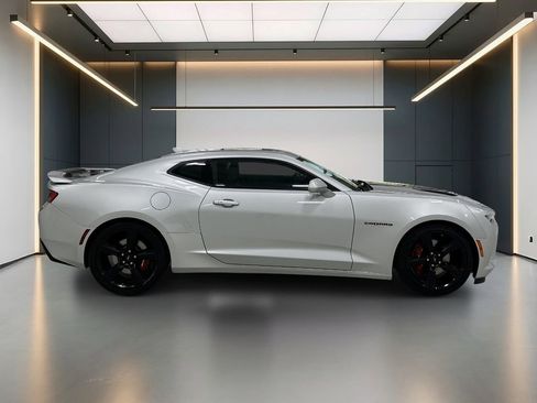 Used 2018 Chevrolet Camaro SS RWD image 6