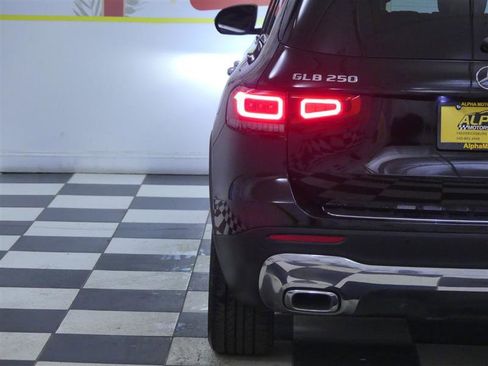 Used 2020 Mercedes-Benz GLB 250 4MATIC w/ Premium Package image 34