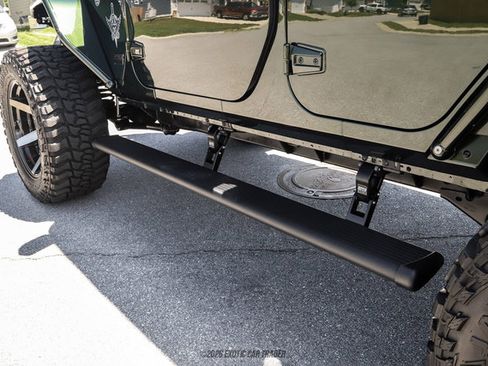 Used 2010 Jeep Wrangler Unlimited Rubicon w/ Dual Top Group AWD/4WD image 73