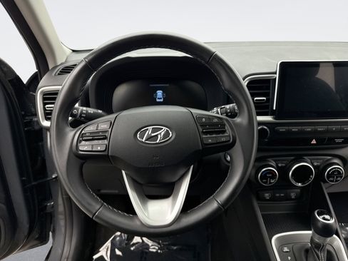 Used 2025 Hyundai Venue SEL FWD image 12
