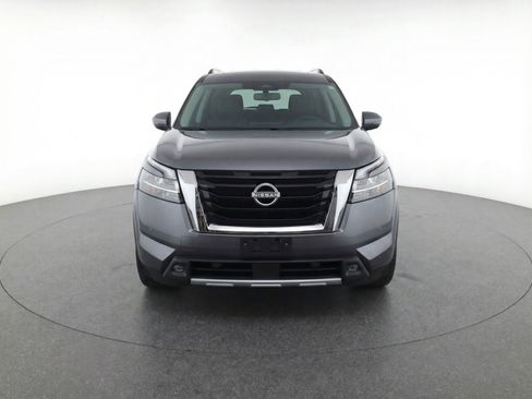 Used 2024 Nissan Pathfinder SV FWD image 2