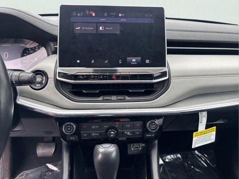 Used 2022 Jeep Compass Limited image 16