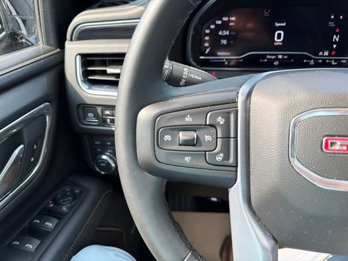 Certified 2023 GMC Yukon XL SLT w/ SLT Premium Package AWD/4WD image 29