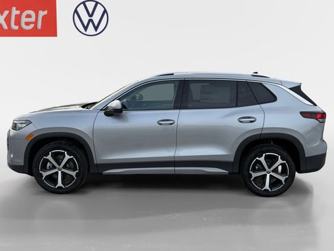 New 2025 Volkswagen Tiguan SE image 9