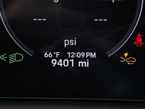 Certified 2025 Porsche Cayenne S image 12