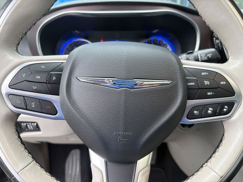Used 2020 Chrysler Pacifica Limited w/ Advanced Safetytec Group FWD image 21