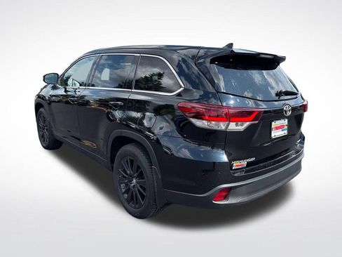 Used 2019 Toyota Highlander SE AWD/4WD image 3