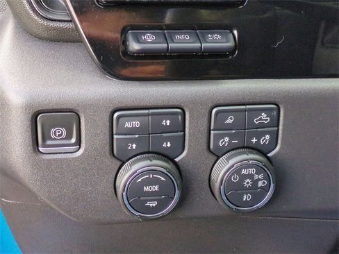 Certified 2022 Chevrolet Silverado 1500 ZR2 w/ Technology Package image 18