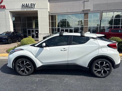 Used 2021 Toyota C-HR XLE FWD image 3