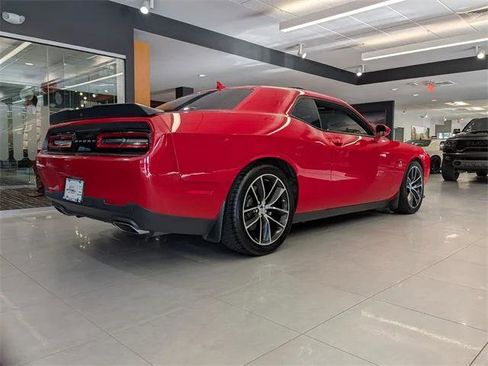 Certified 2016 Dodge Challenger R/T Scat Pack w/ Leather Interior Group image 4