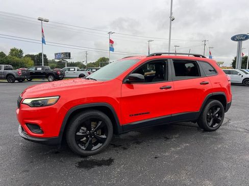 Used 2021 Jeep Cherokee Latitude Plus FWD image 3