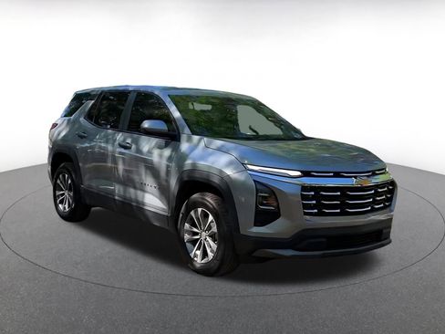 Used 2025 Chevrolet Equinox LT image 3
