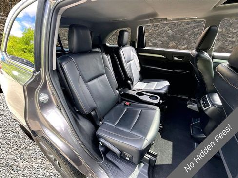 Used 2019 Toyota Highlander XLE AWD/4WD image 24